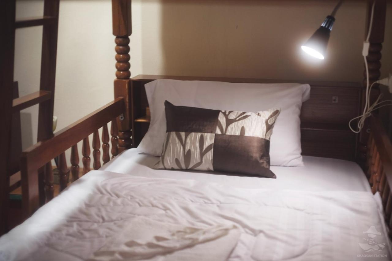 Khaosan Station (Adults Only) Hostel Банкок Екстериор снимка